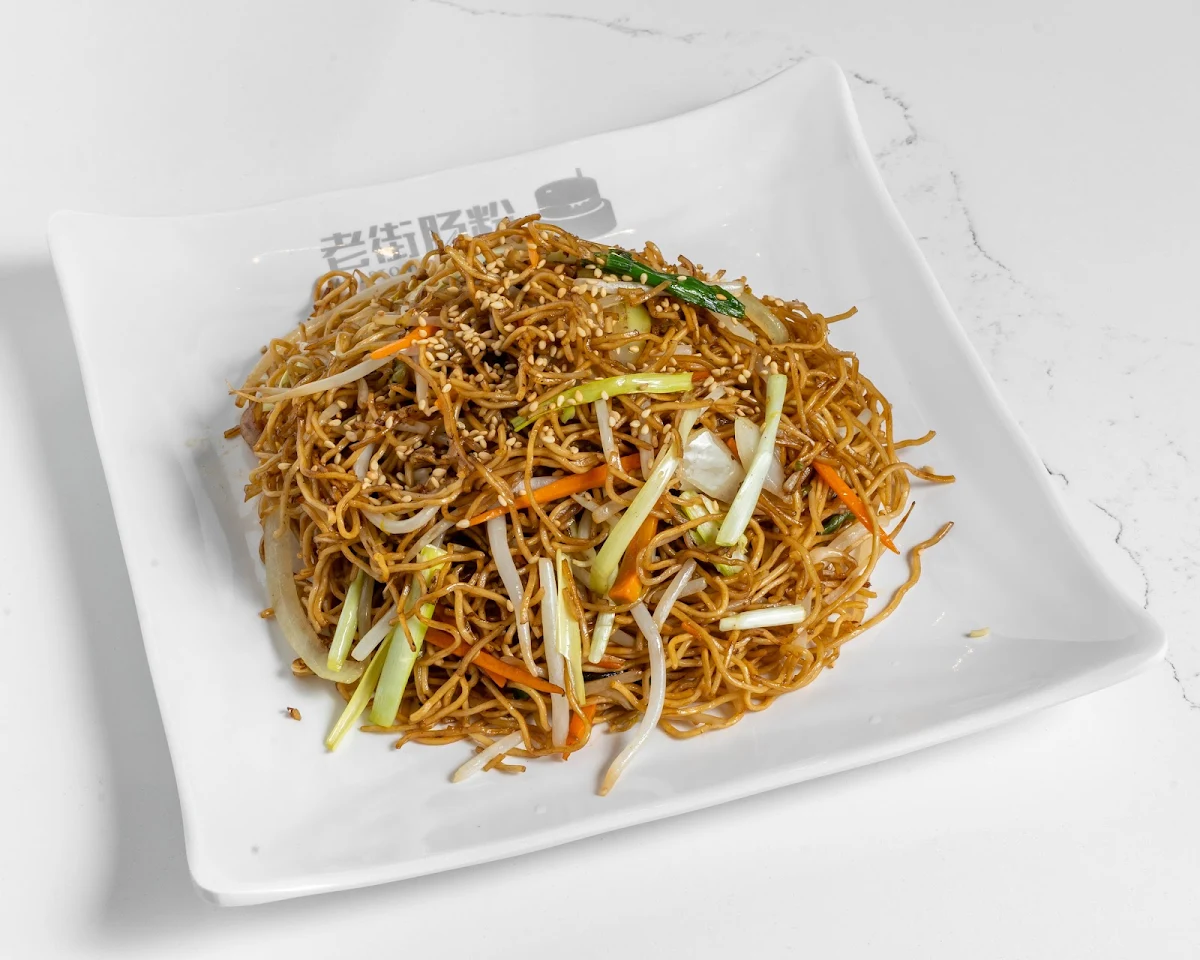 Fried Noodles with Bean Sprouts 豉油王炒面